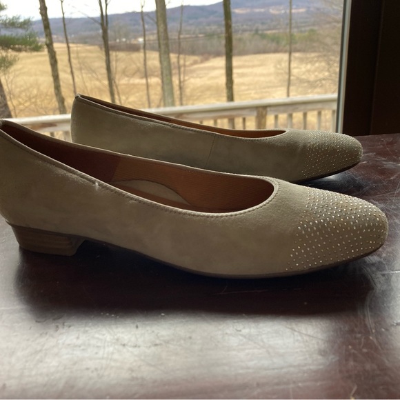 Luxury German comfort flats. Clean suede and in new condition.  7.5 US size. - Picture 4 of 9